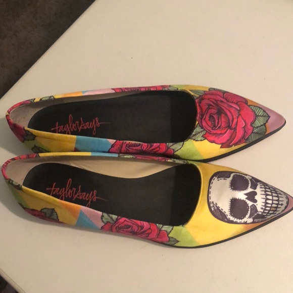 Taylor Says Skull and Rose Flats! - Picture 1 of 3